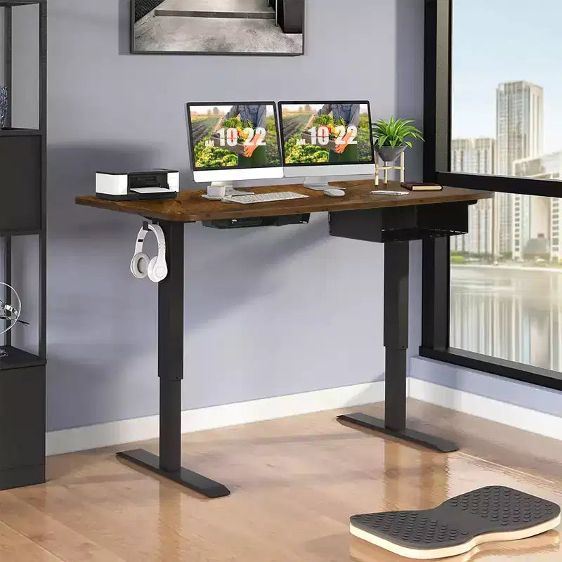 Bureau debout électrique 48 po réglable en hauteur avec panneau de commande et port USB Rustique/Noyer
