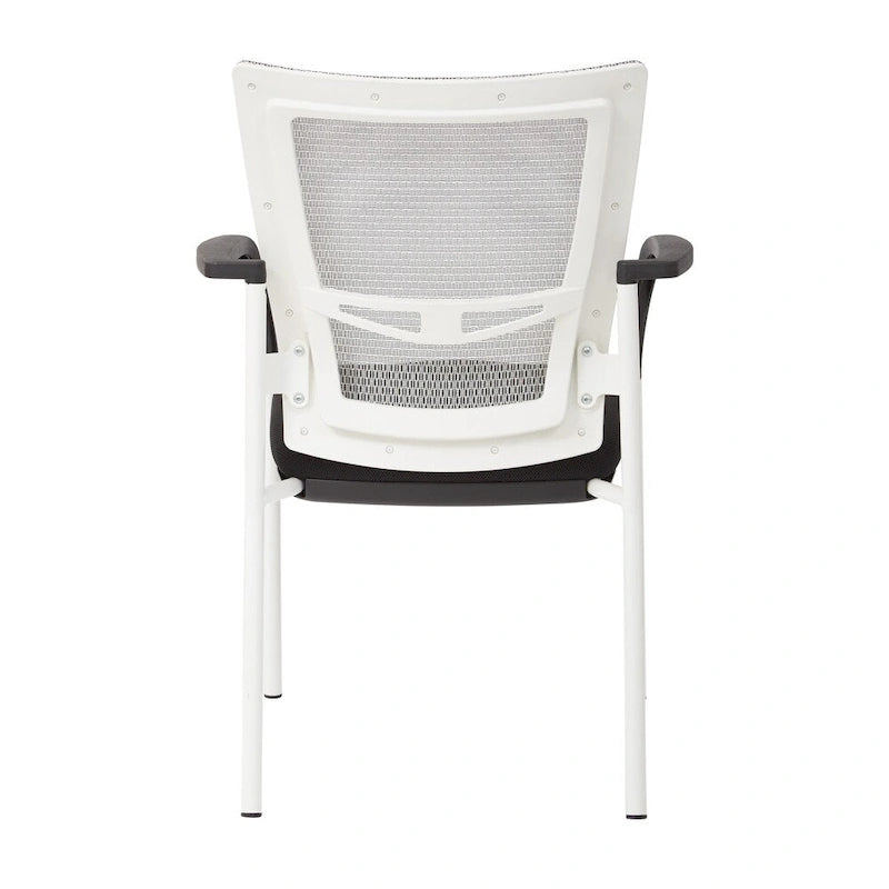 Chaise visiteur à dossier en maille et assise en tissu noir rembourré, avec accoudoirs et piètement blanc