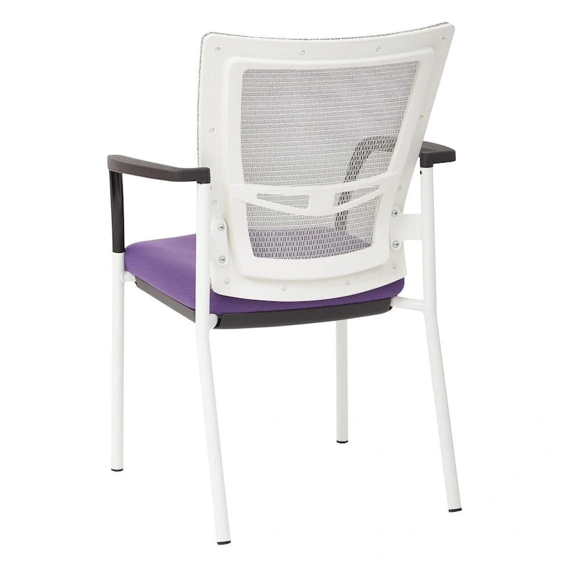 Chaise visiteur à dossier en maille et assise en tissu noir rembourré, avec accoudoirs et piètement blanc