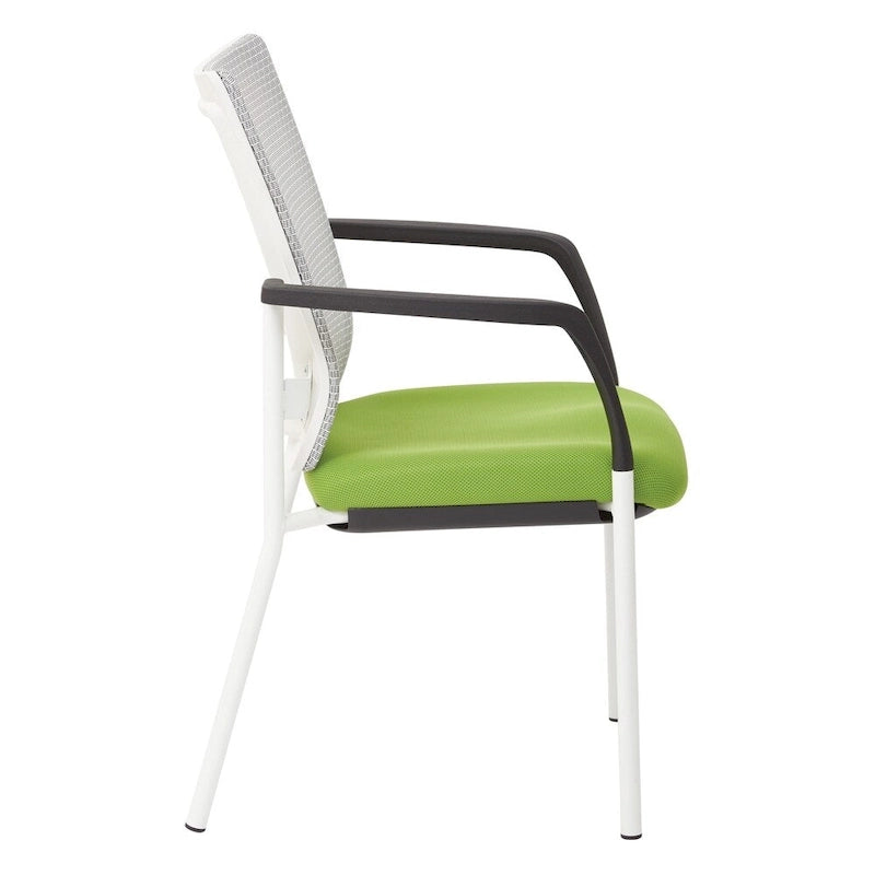 Chaise visiteur à dossier en maille et assise en tissu noir rembourré, avec accoudoirs et piètement blanc
