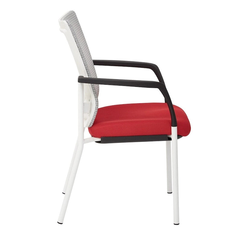Chaise visiteur à dossier en maille et assise en tissu noir rembourré, avec accoudoirs et piètement blanc