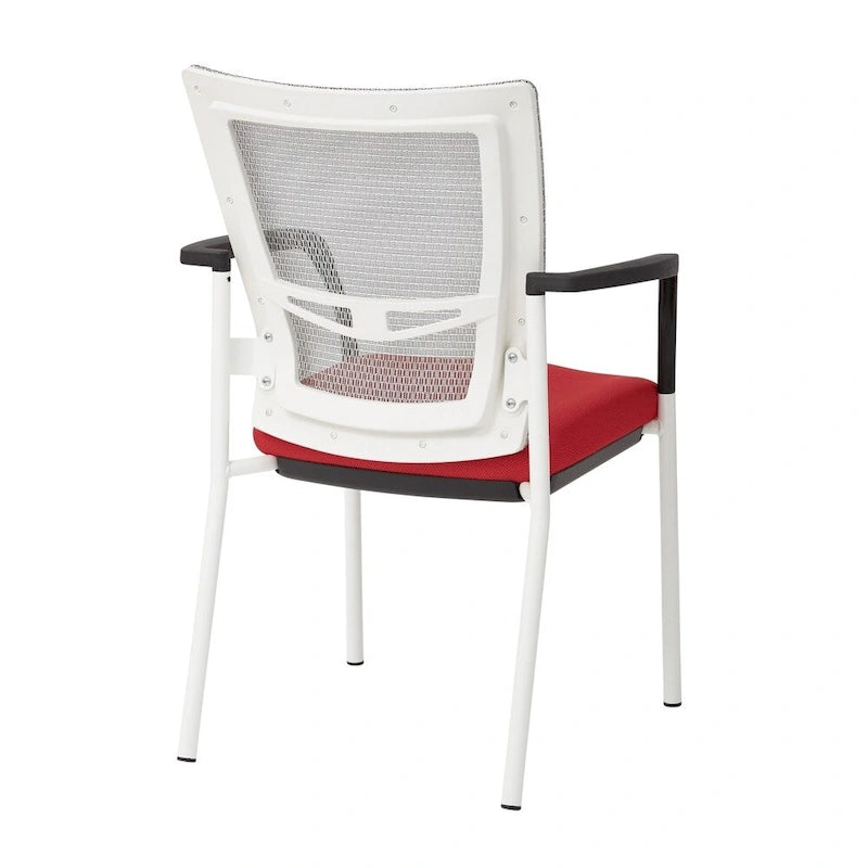 Chaise visiteur à dossier en maille et assise en tissu noir rembourré, avec accoudoirs et piètement blanc